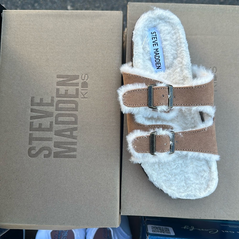 NWT Steve Madden Faux Fur Slide